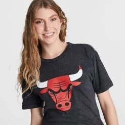Women's Mitchell And Ness Chicago Bulls NBA Moment T-Shirt Black - 22169CBU BLK -Nike Store 22169CBU BLK M4