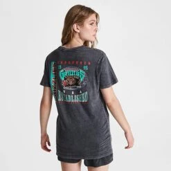 Women's Mitchell And Ness Vancouver Grizzlies NBA Moment T-Shirt Black - 22169VGR BLK -Nike Store 22169VGR BLK M4