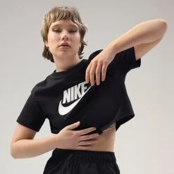 Women's Nike Sportswear Essential Cropped T-Shirt Black/White - BV6175 010 -Nike Store BV6175 010 M3