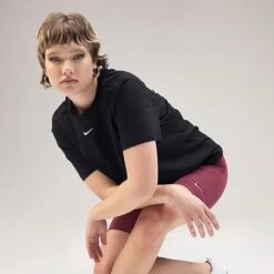 Women's Nike Sportswear Essential T-Shirt Black/White - DN5697 010 -Nike Store DN5697 010 M3