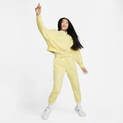 Women's Nike Sportswear Phoenix Fleece Oversized High-Waist Jogger Pants Lemon Chiffon/Sail - DQ5887 706 9 Women's Nike Sportswear Phoenix Fleece Oversized High-Waist Jogger Pants Lemon Chiffon/Sail - DQ5887 706 -Nike Store DQ5887 706 M3