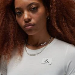 Nike Women's Jordan Slim Fit T-Shirt Sail - DZ3217 100 10 Nike Women's Jordan Slim Fit T-Shirt Sail - DZ3217 100 -Nike Store DZ3217 100 M4